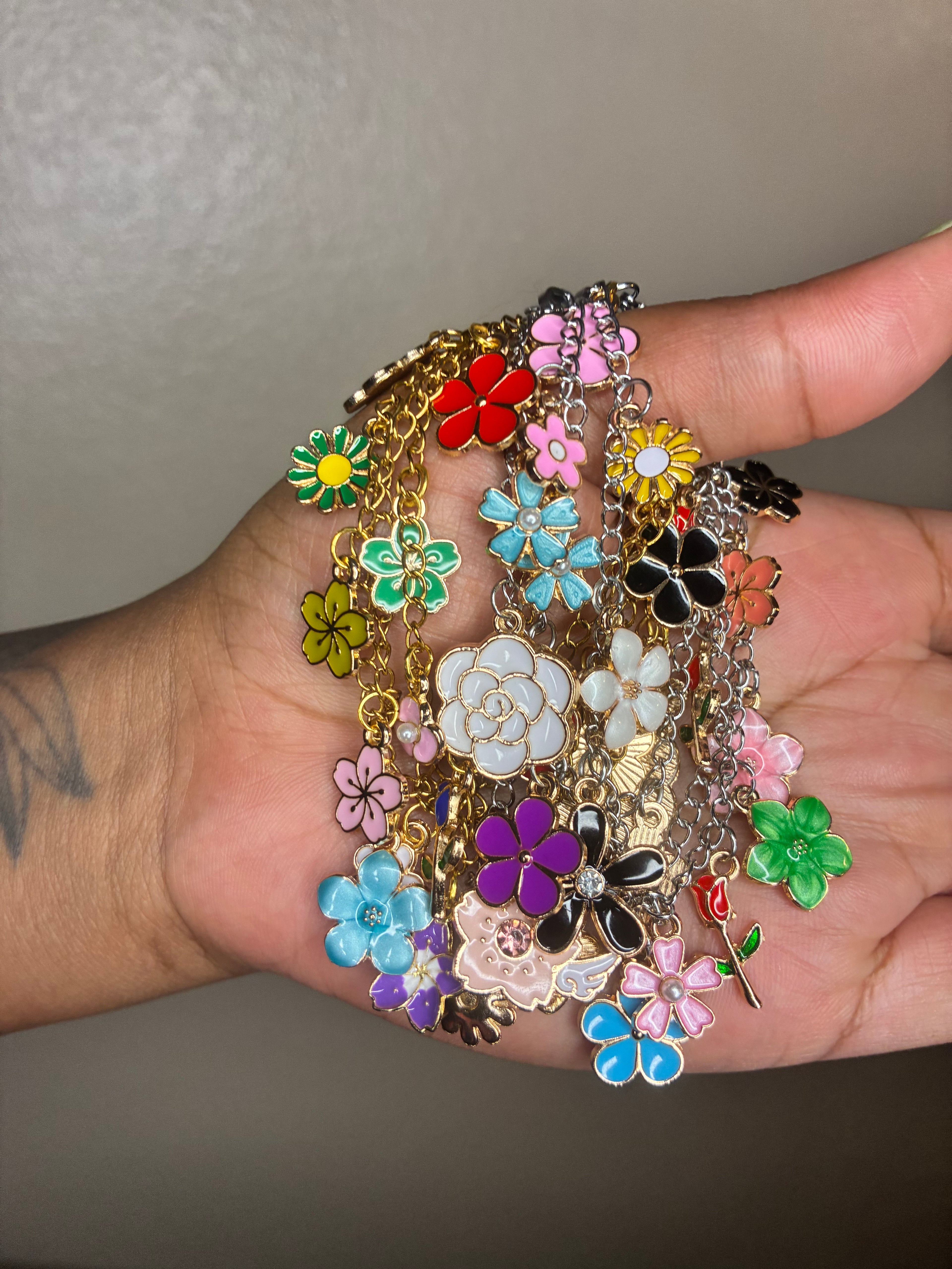 Dainty Freestyle Flower Charm Bracelet
