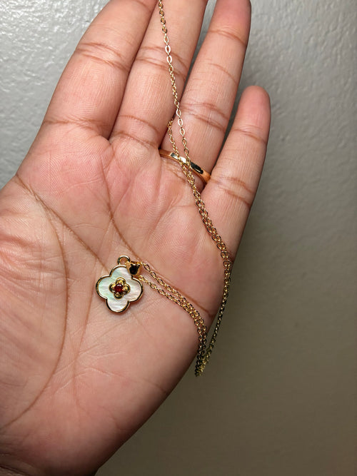 Clover Beau Necklace (Pre-order)